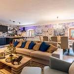 Сasa de vacaciones Stunning In With Wifi