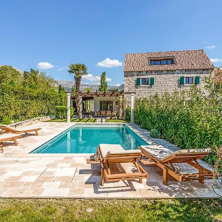 Stunning In With Wifi Holiday home